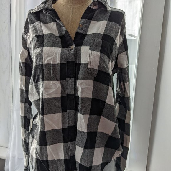 hollister womens small black and white plaid button down - Picture 2 of 4
